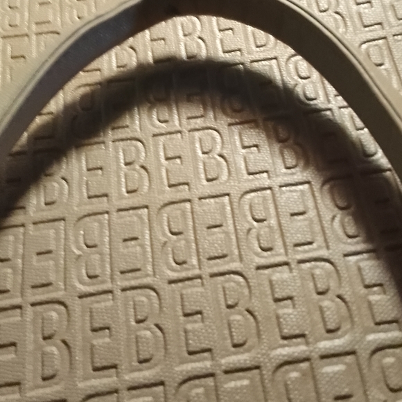 ✨Bebe handbag  NWT xx Celia embossed logo cross satchel almond - Picture 2 of 5